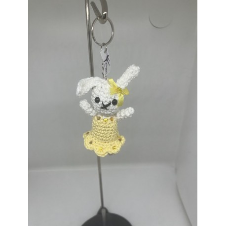 lapin jaune et blanc