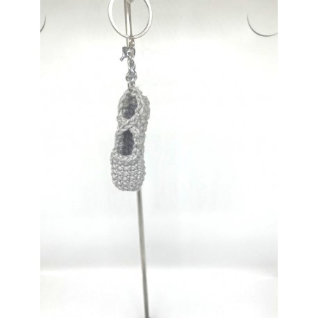 Porte-clé chausson garçon gris