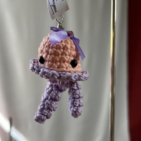 Méduse mauve et rose
